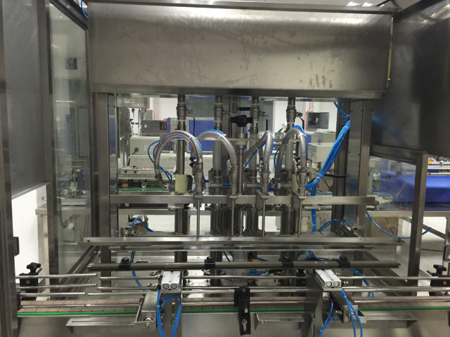 quatro cabeças de máquinas de enchimento.jpg