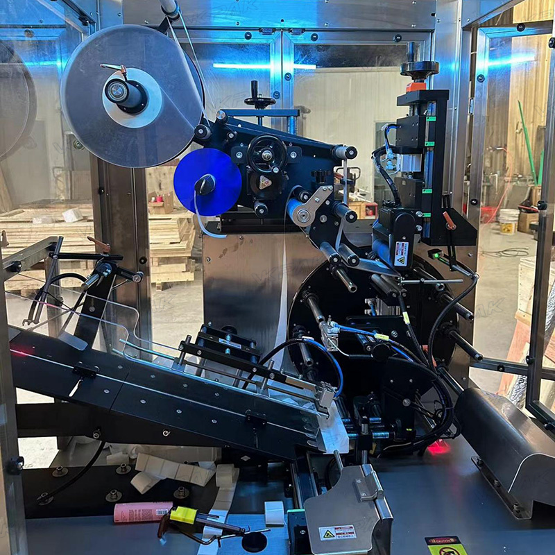 Máquina de etiquetagem automática de tubos plásticos macios com sistema de alimentação de tubos