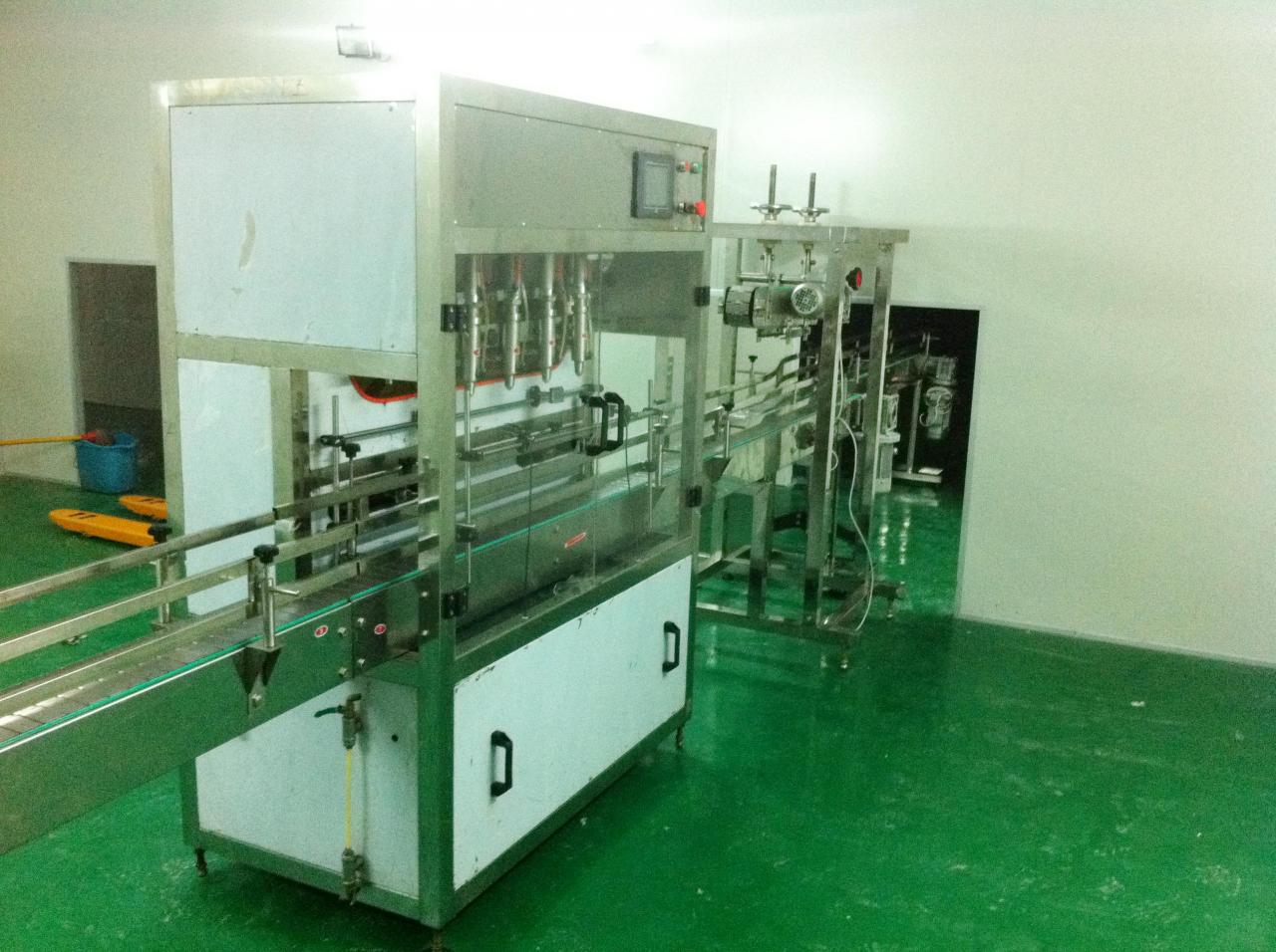 Linear filling machine with 4 filling heads MÁQUINA DE ENCHIMENTO LINEAR.jpg