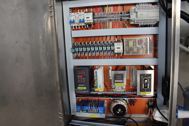 MÁQUINA DE ENVASE 4 cabeças (1).JPG