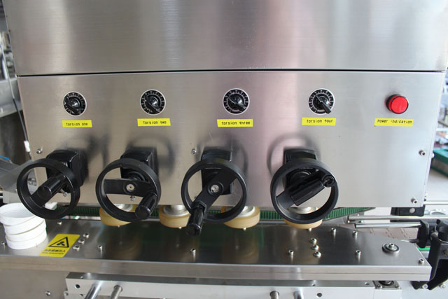 máquina de tampar com elevação (2).JPG