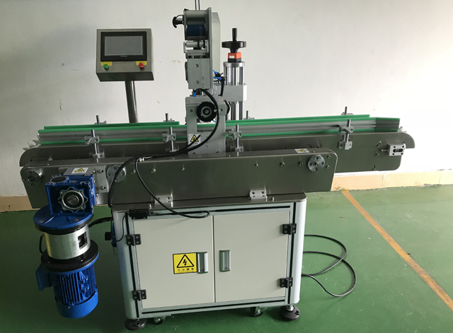 máquina de rotulagem de batom personalizada.jpg