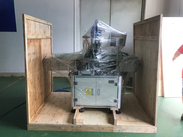 máquina de etiquetar batom.jpg