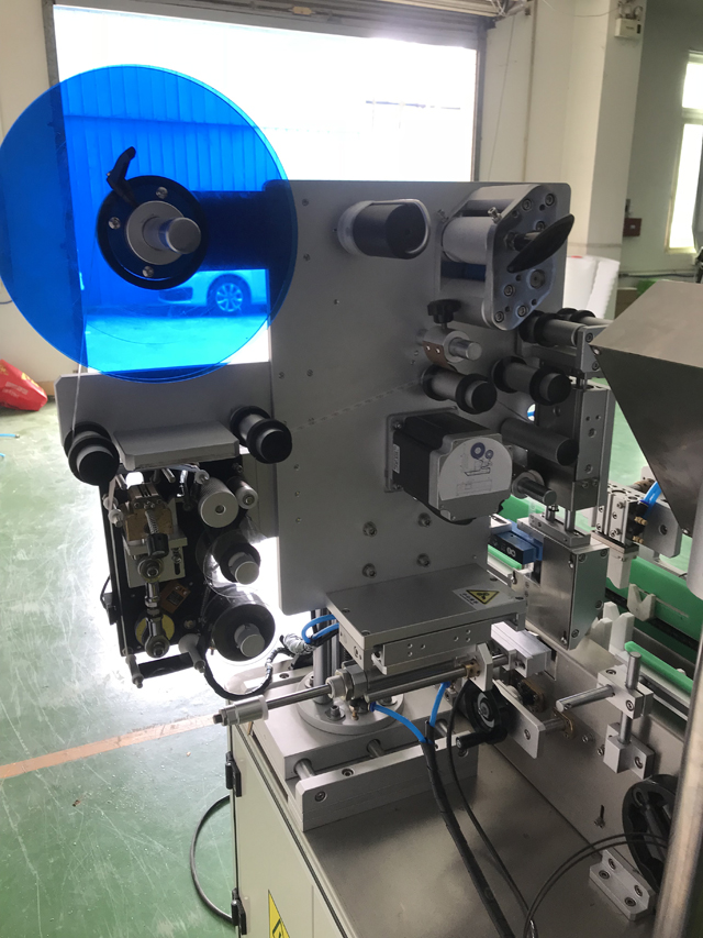 máquina de etiquetagem com impressora.jpg