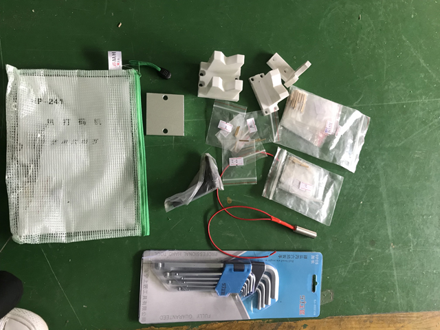 peças de reposição para rotulagem de fundo de batom.jpg