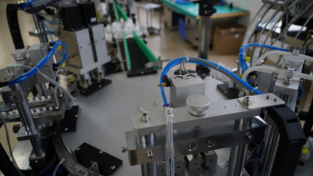 tampadora de enchimento rotativa.jpg