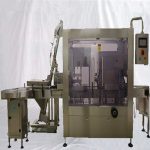 Máquina automática de fechamento a vácuo de potes de vidro em linha com detector de metais