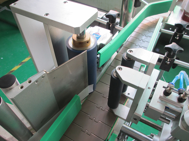 PLC controlling system bottle labeling machine EQUIPAMENTO DE ETIQUETAGEM DE GARRAFAS PLC2.jpg
