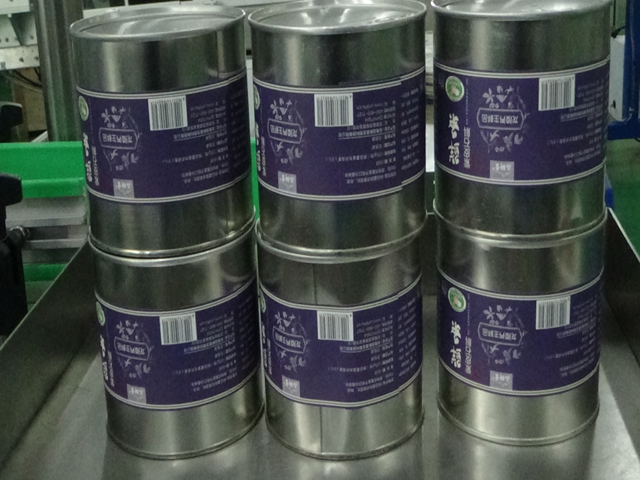 automatic vertical round bottle labeling equipment ETIQUETA DE LATAS REDONDAS ETIKETTIERMASCHINE.jpg