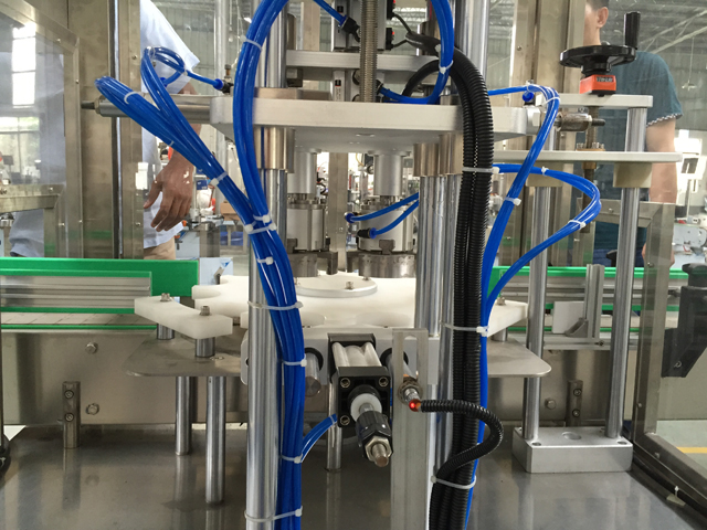 LADO TRASEIRO do corpo principal das máquinas de fechamento a vácuo.jpg