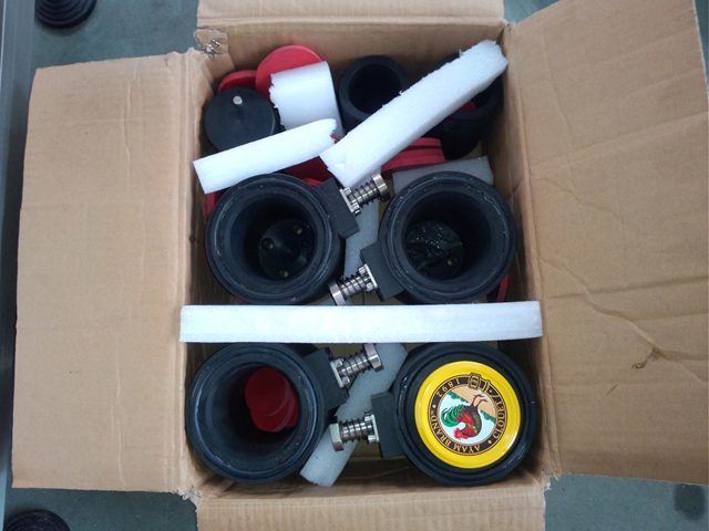 cabeças de fechamento para diferentes moldes de garrafas.jpg