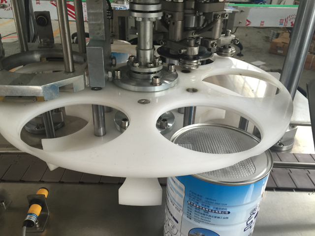 máquina de enlatamento para latas de metal.jpg