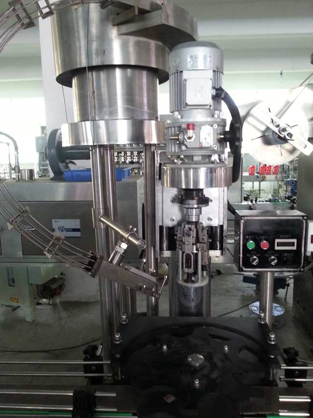 máquina de tampar garrafas.jpg