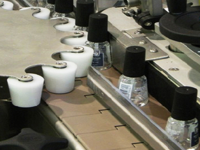 garrafas com roda giratória para rotulagem.jpg