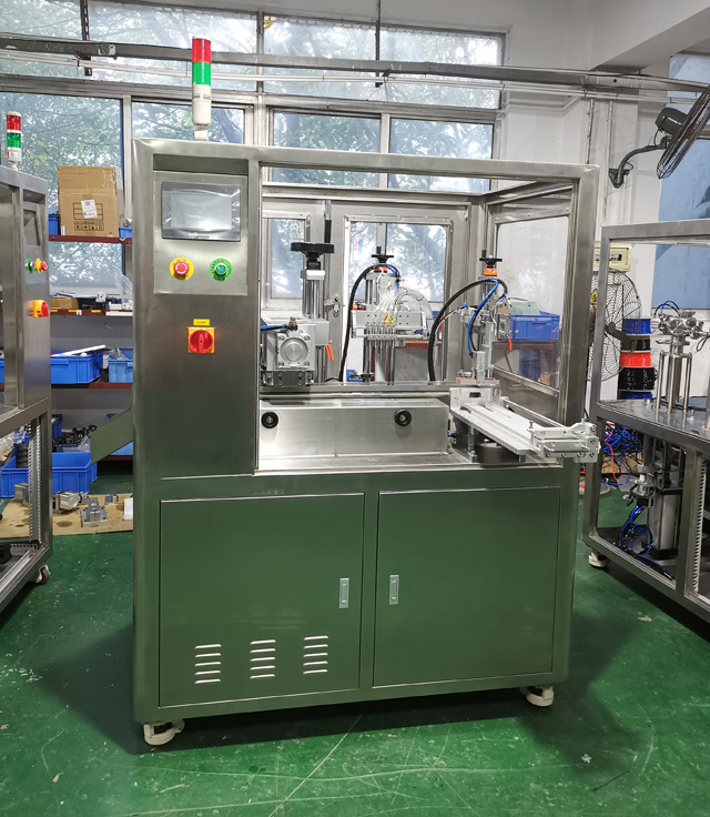 máquina em tanque de armazenamento.jpg