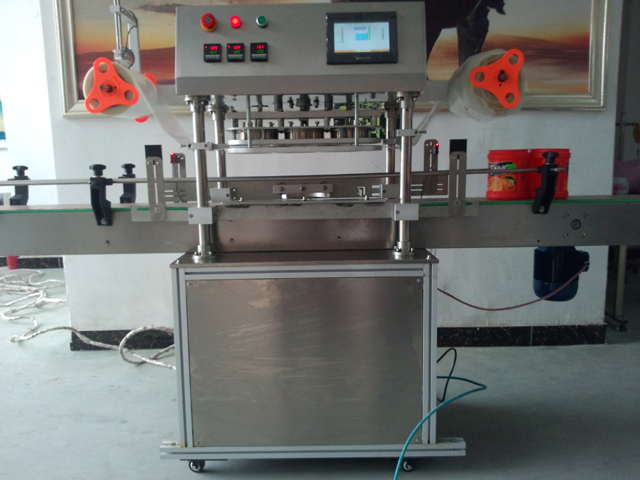 automatic three heads jars sealing equipment máquina de selar potes.jpg