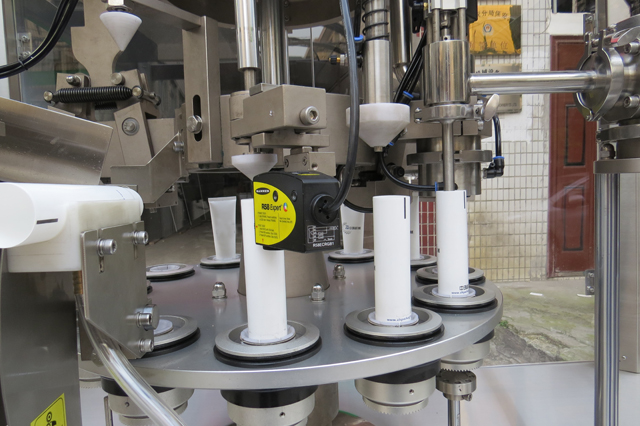 equipamento de enchimento e selagem de tubos.jpg