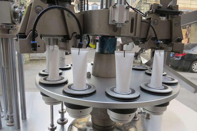 linha de selador de enchimento de tubos.jpg