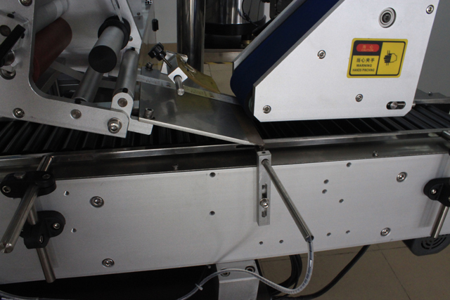 máquina de etiquetagem.JPG