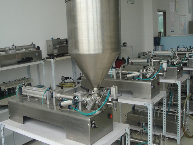 horizontal filling machine for both liquid and paste Máquina de envase de CREME&LÍQUIDO.jpg