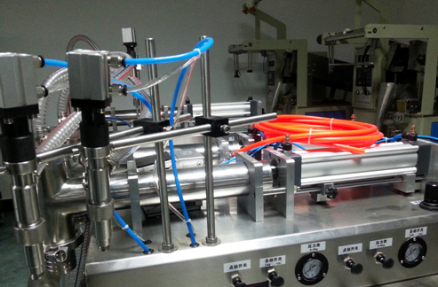 enchimento de líquido horizontal totalmente pneumático.jpg