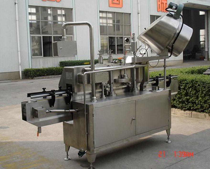 PLC-controlled system glass Jar twist off Steam Capper equipment vacuum capping machine for Glass Jars foto traseira da tampa de vácuo de rosca.jpg