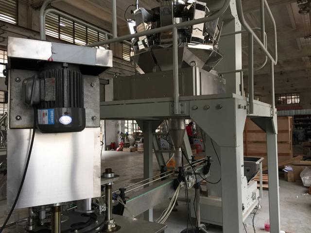 MÁQUINA DE ENCHIMENTO E SELAGEM DE LATAS close shot.jpg