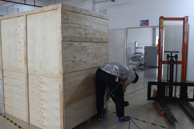 embalagem em caixa de madeira para etiquetagem horizontal (2).JPG