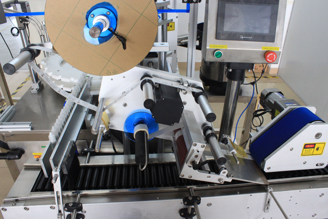 rolling bars from horizontal labeling machine correia sincronizada para rolar garrafas.jpg