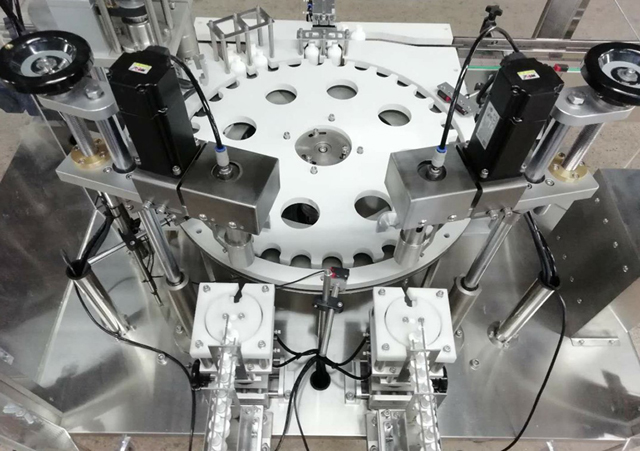 alimentador de braço robótico de garrafas.jpg