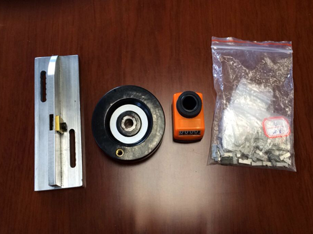 cutter mould for ultrasonic sealing machine MOLDE&CORTADOR para máquina de selagem de tubos ultrassônicos (1).jpg