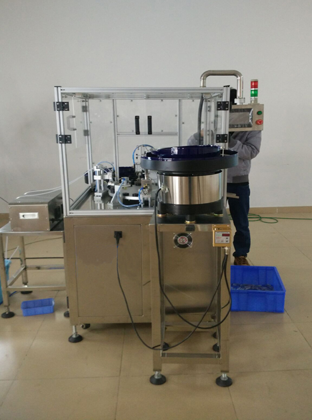 máquinas testando por engenheiro.jpg