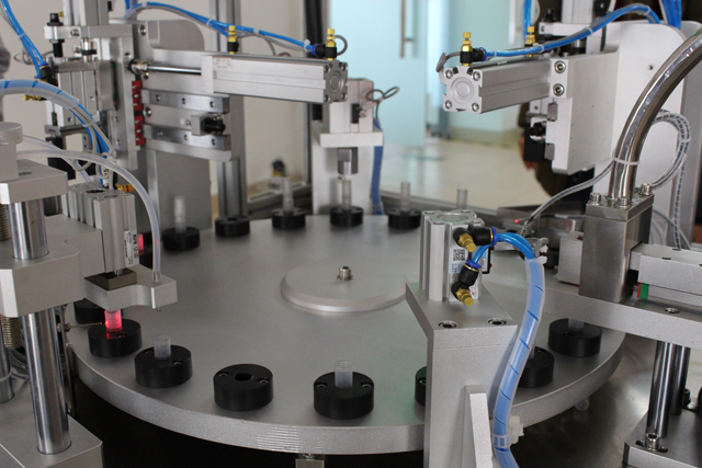 máquina de prensagem de enchimento automática.jpg