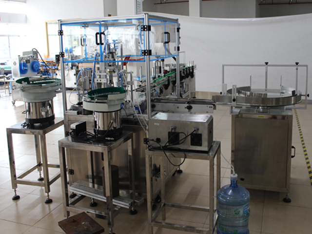 fotos reais de enchimento, tampando, rotulagem.jpg