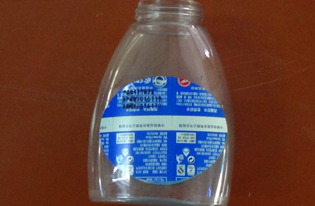 máquina de rotulagem de rolos para amostras de garrafas planas.jpg