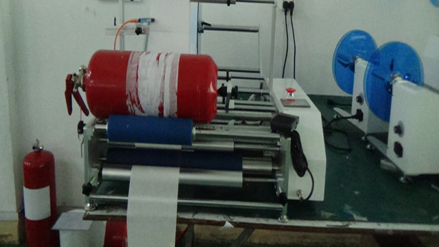 equipamento etiquetador para produtos de combate a incêndio.