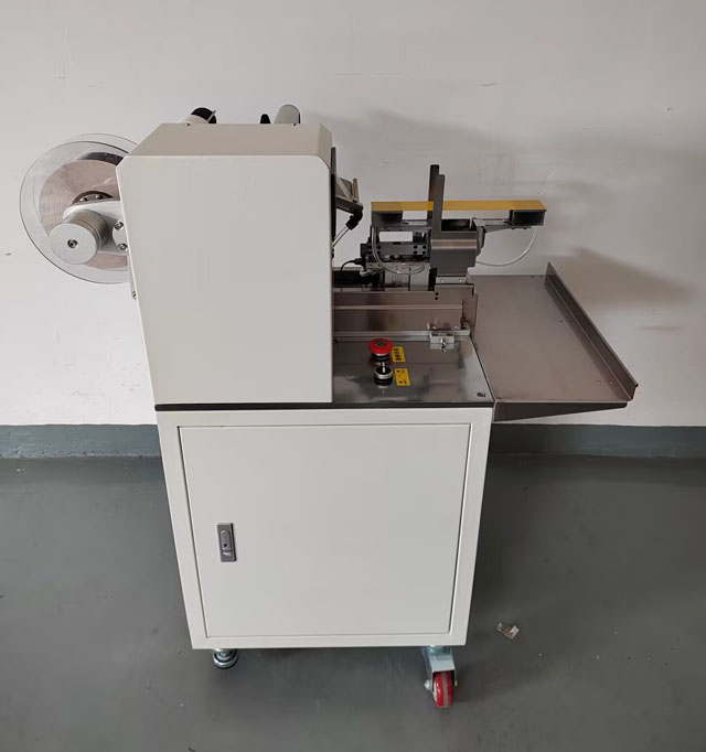 etiquetadora de embalagem de ração para cães (5).jpg