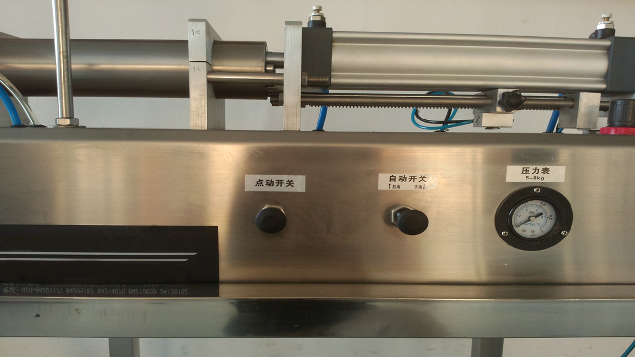 pneumatic filling machine manual for liquid cosmetic field máquinas de envase para clientes dos EUA (3).jpg