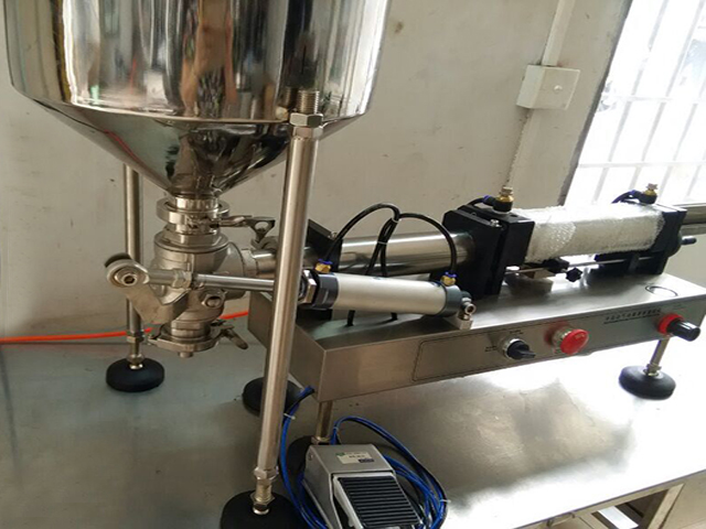 ilustração de máquina de enchimento.jpg