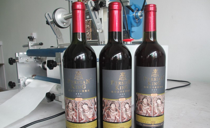 semi automatic labeling machine equipamento de etiquetagem.jpg