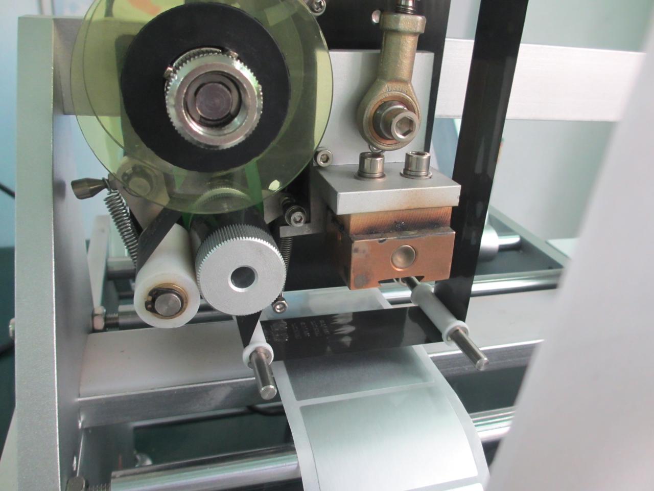 syringe labeling with printing coding function etiqueta de seringa com codificador de impressão (5).JPG