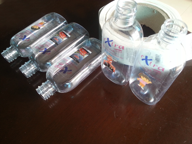 transparent labels labelled samples bottles plane surface Amostra de rótulos e garrafas transparentes Mrwan (3).jpg