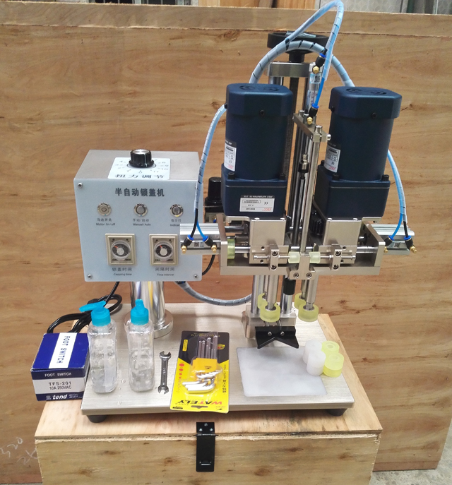 máquina de tampar rosca.jpg