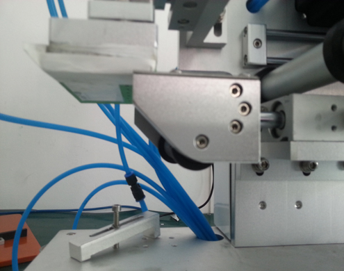 semi automatic flat bottles labeling equipment máquina de etiquetagem plana com PLC avançado (2).jpg