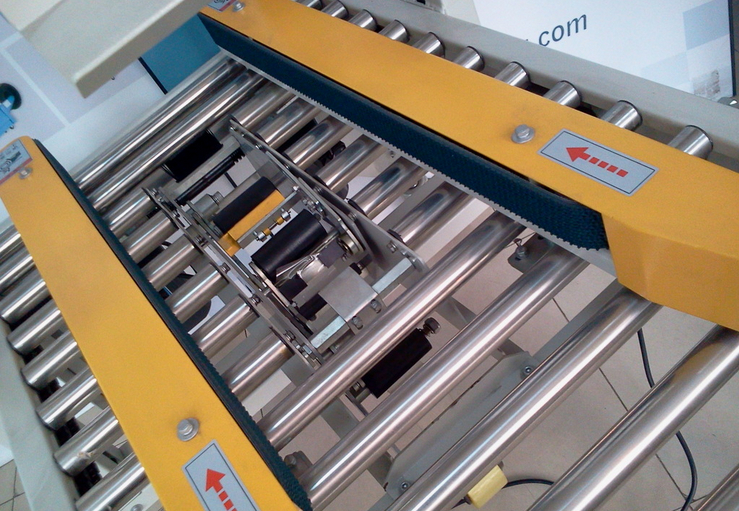 carton sealing stainless steel roll close shot para máquina de selagem de caixas semi automática.jpg