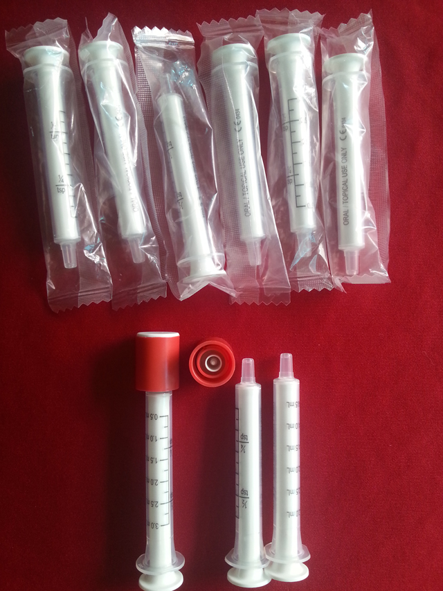 máquina de etiquetagem semi automática touch screen para seringas.jp