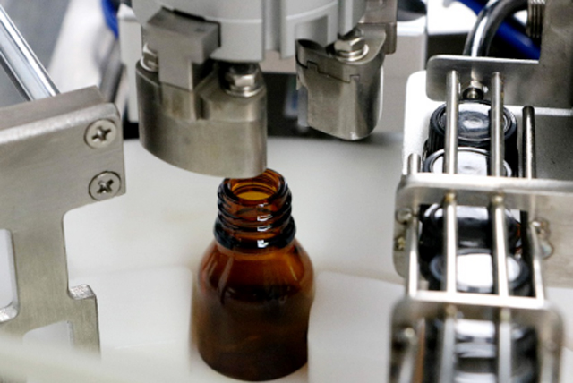 máquina de enchimento de garrafas de óleo tabletop.jpg