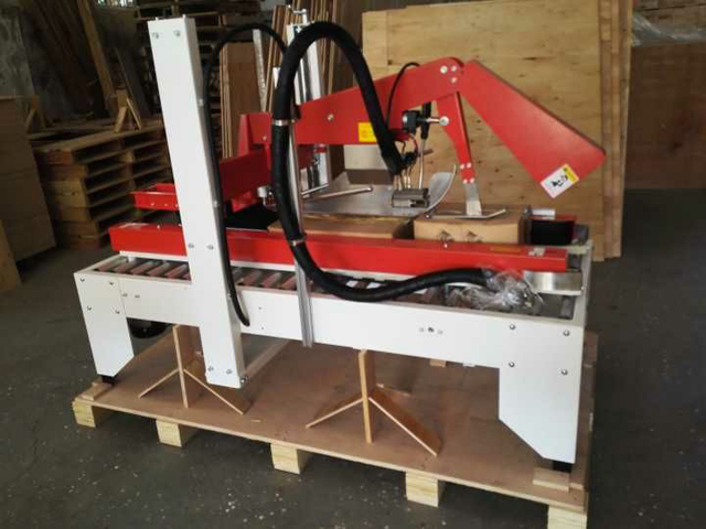 máquina de selagem de caixas de cola quente.jpg