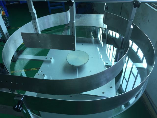 mesas redondas para etiquetar mamadeiras.jpg